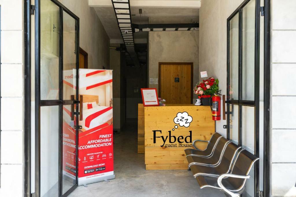 Fybed Aparthotel Semarang Exterior photo