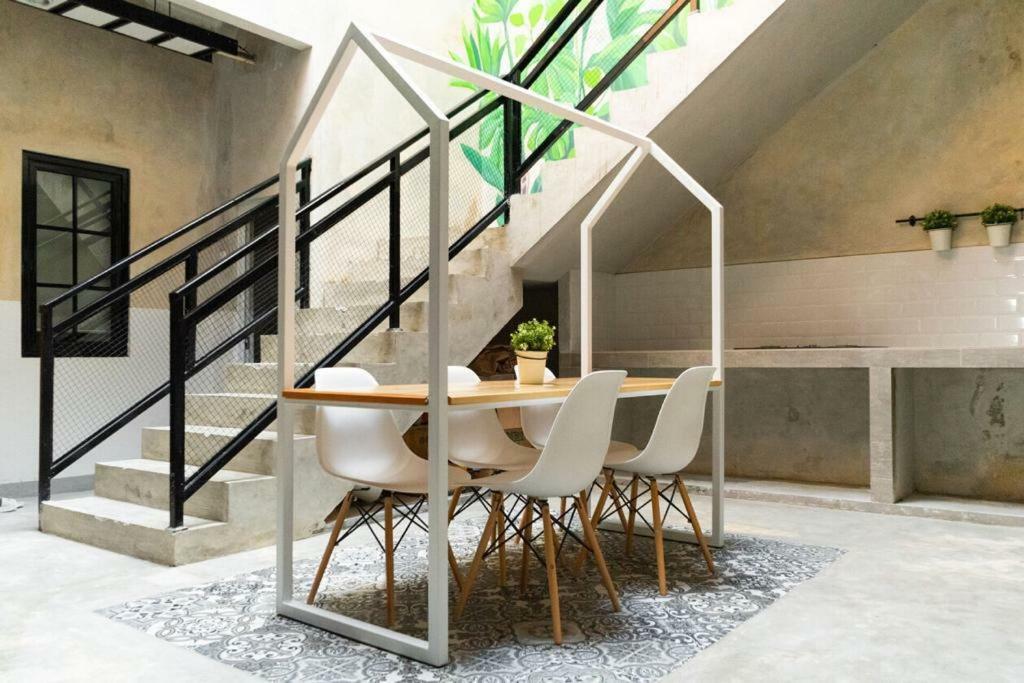 Fybed Aparthotel Semarang Exterior photo